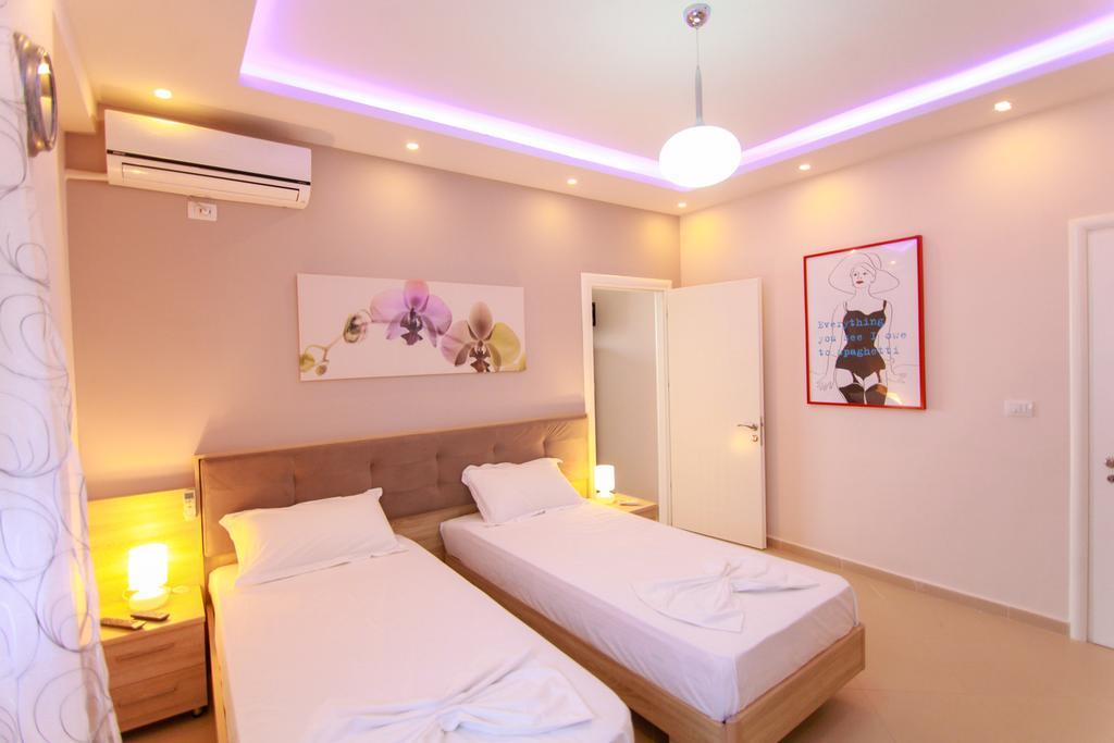 Blue Sea Apartments Sarandë 外观 照片
