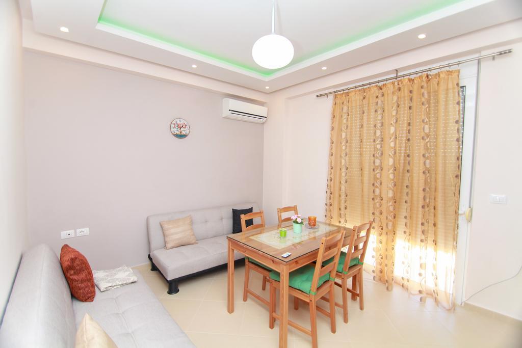 Blue Sea Apartments Sarandë 外观 照片