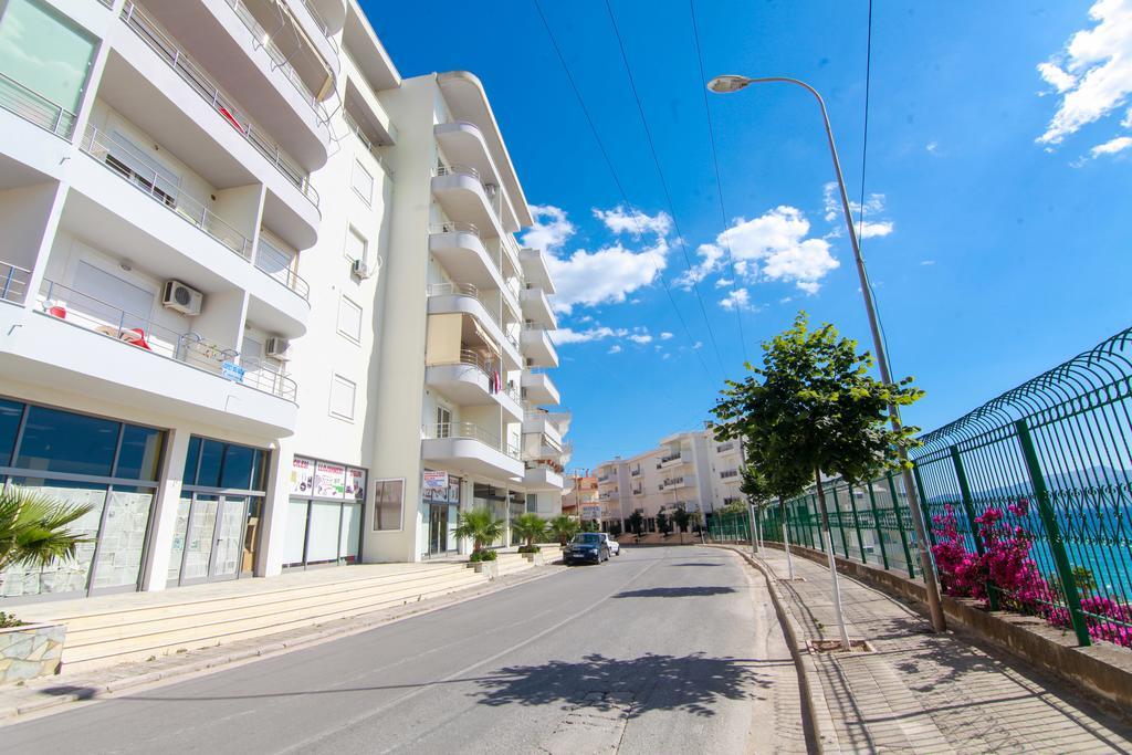 Blue Sea Apartments Sarandë 外观 照片