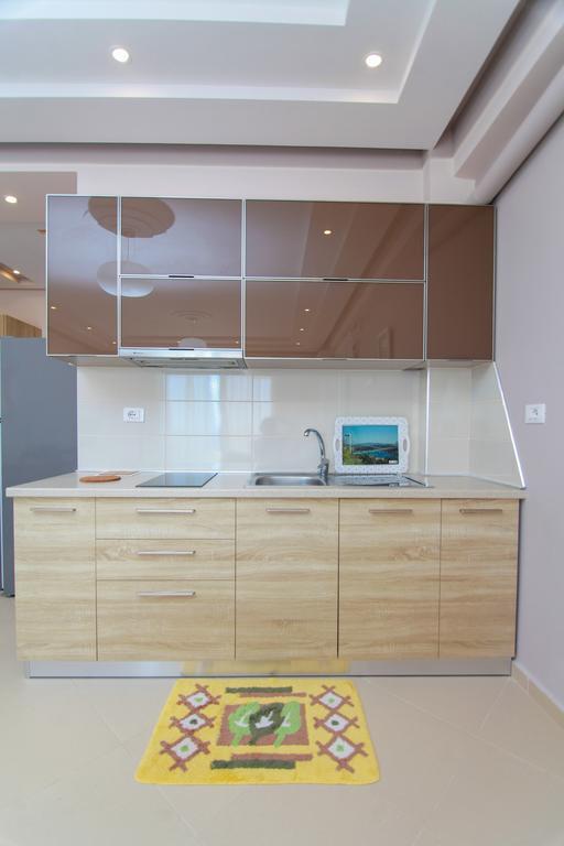 Blue Sea Apartments Sarandë 外观 照片
