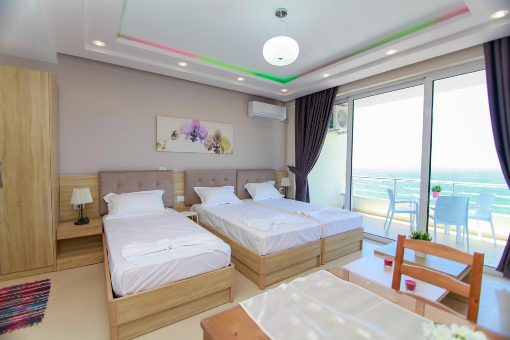 Blue Sea Apartments Sarandë 外观 照片