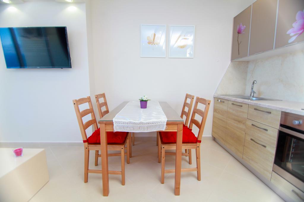 Blue Sea Apartments Sarandë 外观 照片