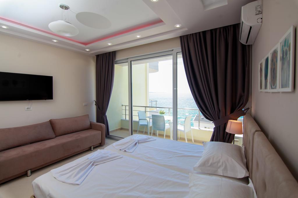 Blue Sea Apartments Sarandë 外观 照片