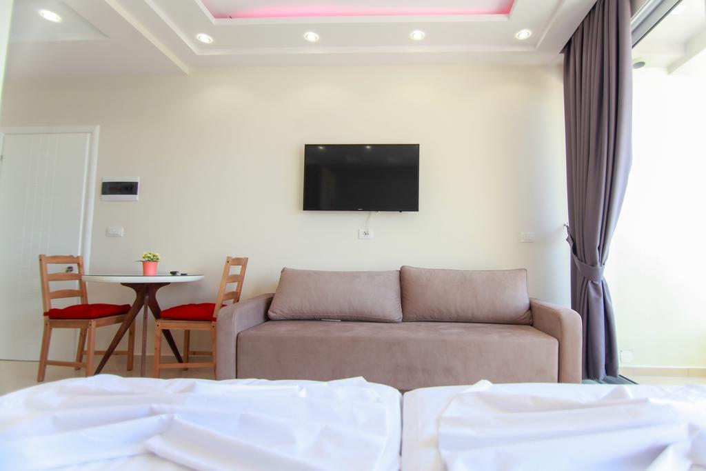 Blue Sea Apartments Sarandë 外观 照片