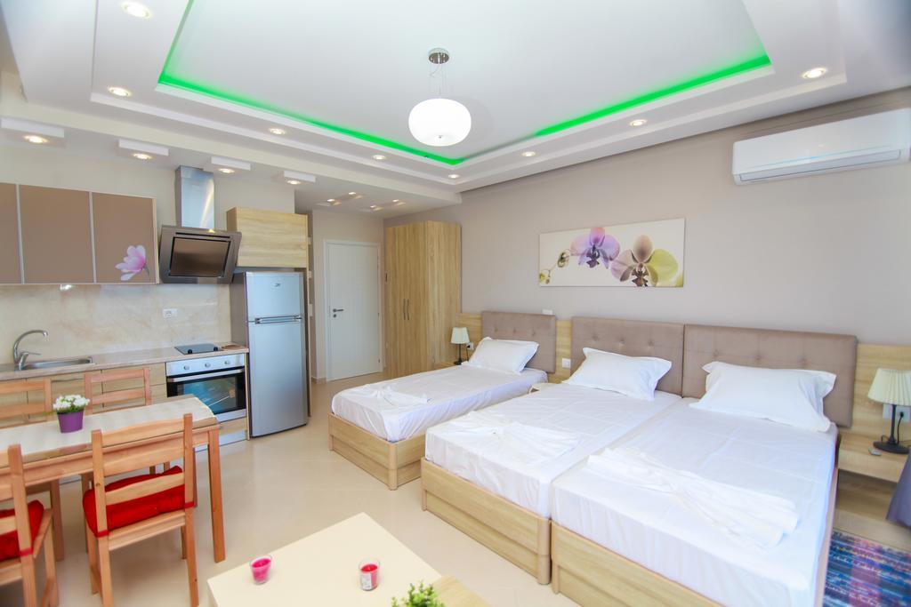 Blue Sea Apartments Sarandë 外观 照片