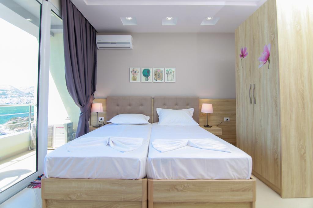 Blue Sea Apartments Sarandë 外观 照片