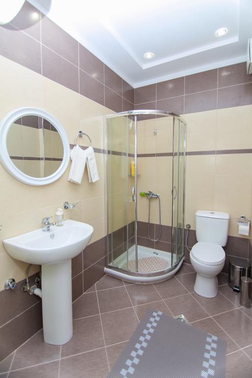 Blue Sea Apartments Sarandë 外观 照片