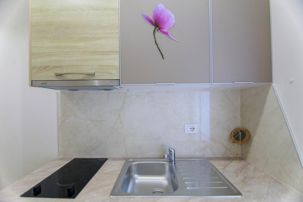 Blue Sea Apartments Sarandë 外观 照片