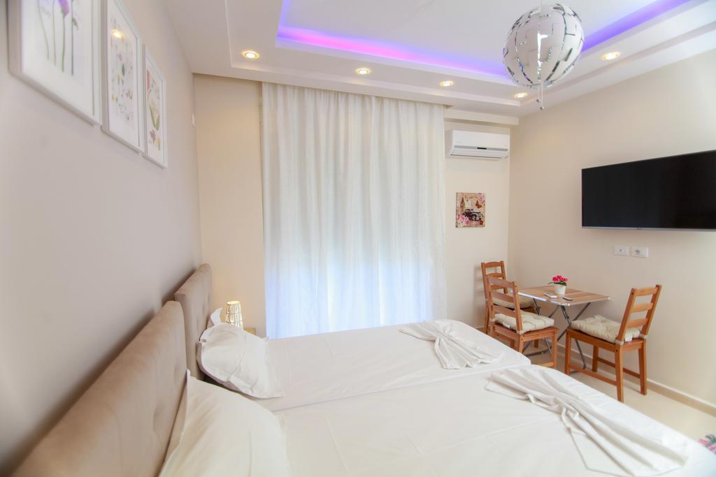 Blue Sea Apartments Sarandë 外观 照片
