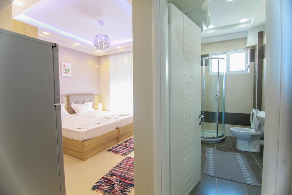 Blue Sea Apartments Sarandë 外观 照片